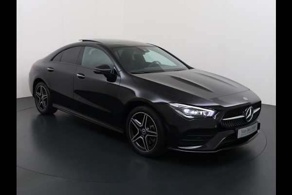 Mercedes-Benz CLA-Klasse 250e AMG // SoH 95% // Panoramadak // Carplay // MultiBeam LED // Sfeerverlichting // Night pakket // Keyless // 18" AMG