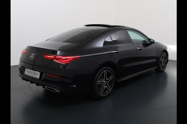 Mercedes-Benz CLA-Klasse 250e AMG // SoH 95% // Panoramadak // Carplay // MultiBeam LED // Sfeerverlichting // Night pakket // Keyless // 18" AMG