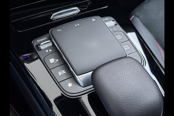 Mercedes-Benz CLA-Klasse 250e AMG // SoH 95% // Panoramadak // Carplay // MultiBeam LED // Sfeerverlichting // Night pakket // Keyless // 18" AMG