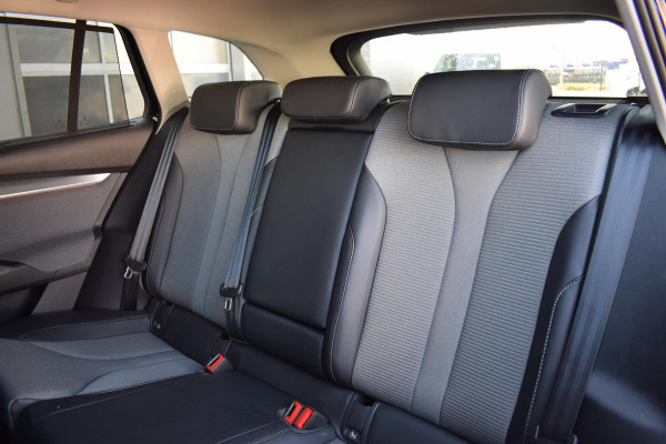 Škoda Enyaq 50 Business Edition | Pano | Half Leer | Stuur- en Stoelverwarming