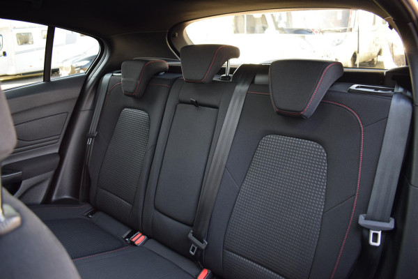 Ford Focus 1.0 EcoBoost Hybrid ST Line X | Pano | Stuur- en Stoelverw. | Sportstoelen