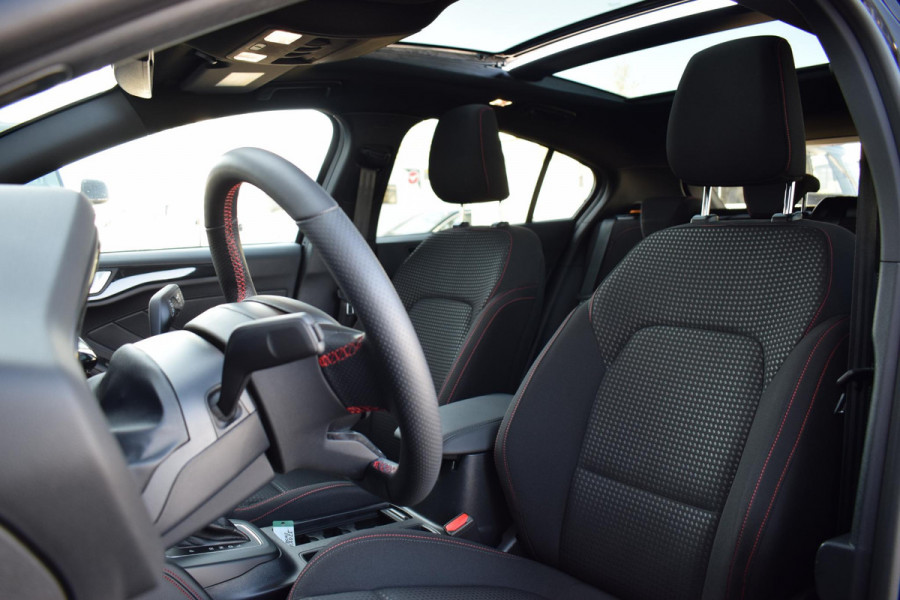 Ford Focus 1.0 EcoBoost Hybrid ST Line X | Pano | Stuur- en Stoelverw. | Sportstoelen