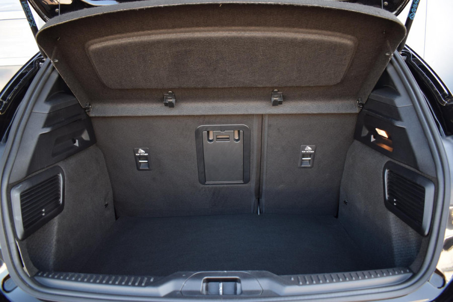 Ford Focus 1.0 EcoBoost Hybrid ST Line X | Pano | Stuur- en Stoelverw. | Sportstoelen