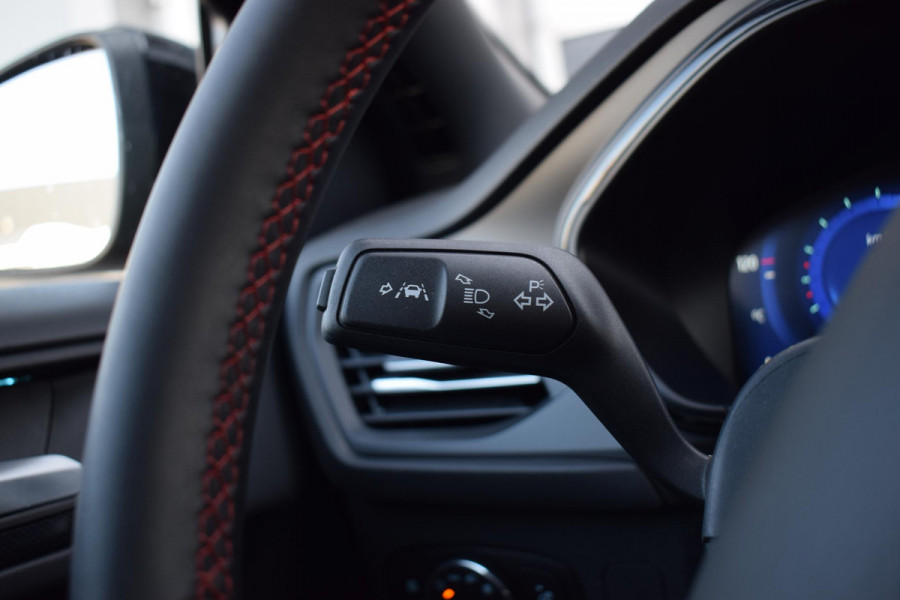 Ford Focus 1.0 EcoBoost Hybrid ST Line X | Pano | Stuur- en Stoelverw. | Sportstoelen