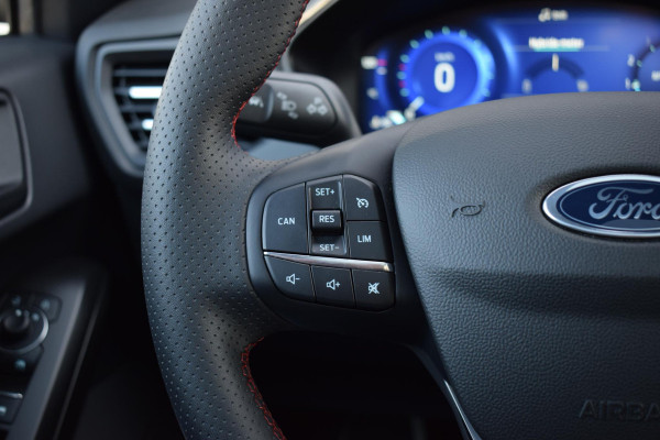 Ford Focus 1.0 EcoBoost Hybrid ST Line X | Pano | Stuur- en Stoelverw. | Sportstoelen