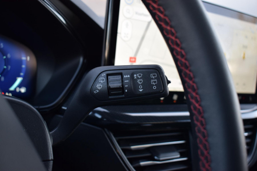 Ford Focus 1.0 EcoBoost Hybrid ST Line X | Pano | Stuur- en Stoelverw. | Sportstoelen
