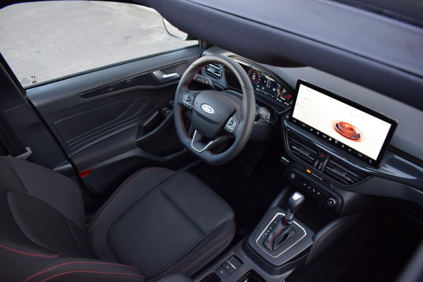 Ford Focus 1.0 EcoBoost Hybrid ST Line X | Pano | Stuur- en Stoelverw. | Sportstoelen