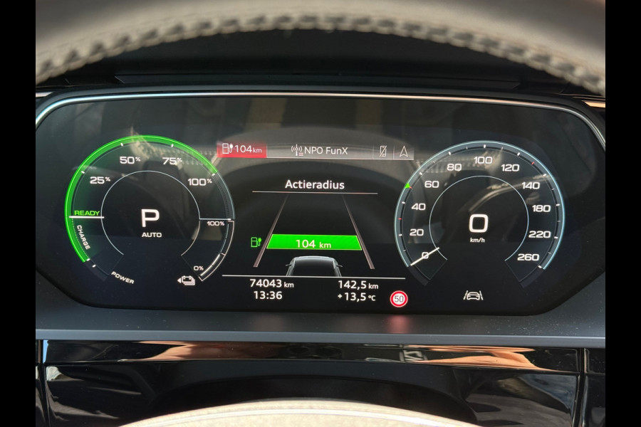 Audi e-tron 50 quattro S edition 71 kWh l S-Line l Trekhaak l Carplay l Xenon l Climate l 360 Camera l ACC l Lane Assist l VDOH l