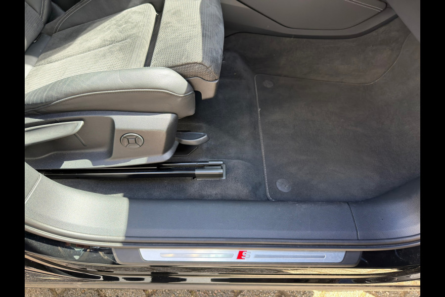 Audi e-tron 50 quattro S edition 71 kWh l S-Line l Trekhaak l Carplay l Xenon l Climate l 360 Camera l ACC l Lane Assist l VDOH l