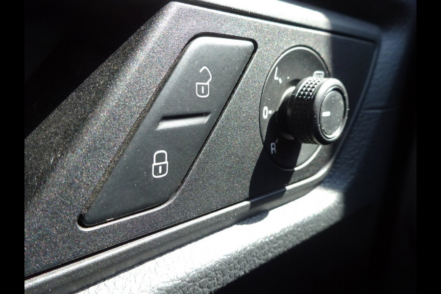 Volkswagen Caddy 2.0 TDI L2H1 VW MAXI DSG AUTOMAAT LAADRUIMTE INRICHTING AIRCO CRUISE NAVIGATIE