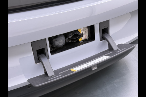 Volkswagen ID.3 First 58kWh SOH 94% Trekhaak Adap.Cruise AppConnect Navi Stoelverw. Pdc Dab Aut.Verlichting Bluetooth Ecc Isofix Led Elek.Ramen Verwarmbare Spiegels Org.NL-auto!