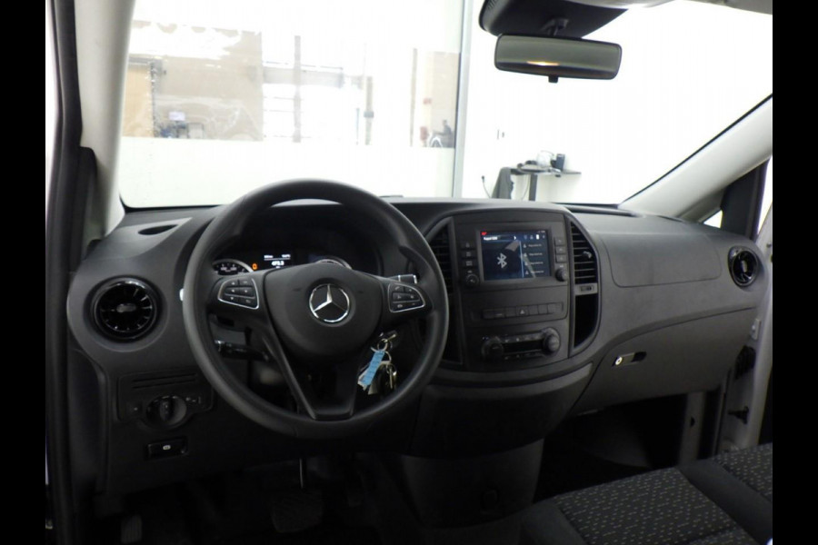 Mercedes-Benz EVITO TOURER PRO L2 90 kWh | 25.000 Km | SOH 95,5% | 9 Zitplaatsen | WORDT VERWACHT!