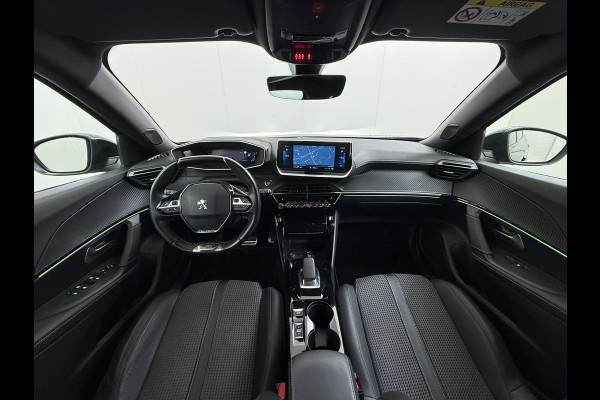 Peugeot e-2008 GT-Line EV50kWh Soh 93% 360Camera Navi Apple Carplay Android Ecc Cruise Control Keyless 1/2Leer Pdc DAB+ Bluetooth Led Connected services Verkeersbord detectie Usb PrivacyGlass 17''LM Regensensor Led Verkeersbord detectie