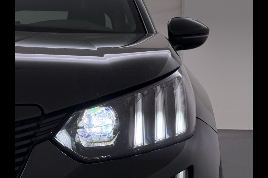Peugeot e-2008 GT-Line EV50kWh Soh 93% 360Camera Navi Apple Carplay Android Ecc Cruise Control Keyless 1/2Leer Pdc DAB+ Bluetooth Led Connected services Verkeersbord detectie Usb PrivacyGlass 17''LM Regensensor Led Verkeersbord detectie