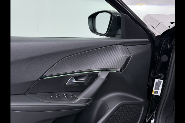 Peugeot e-2008 GT-Line EV50kWh Soh 93% 360Camera Navi Apple Carplay Android Ecc Cruise Control Keyless 1/2Leer Pdc DAB+ Bluetooth Led Connected services Verkeersbord detectie Usb PrivacyGlass 17''LM Regensensor Led Verkeersbord detectie