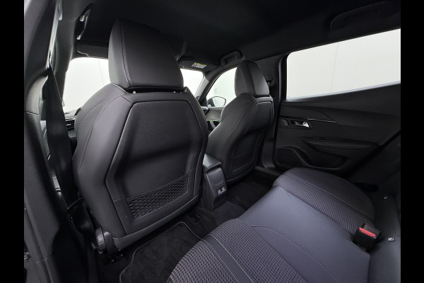 Peugeot e-2008 GT-Line EV50kWh Soh 93% 360Camera Navi Apple Carplay Android Ecc Cruise Control Keyless 1/2Leer Pdc DAB+ Bluetooth Led Connected services Verkeersbord detectie Usb PrivacyGlass 17''LM Regensensor Led Verkeersbord detectie