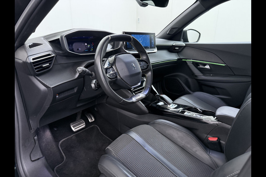 Peugeot e-2008 GT-Line EV50kWh Soh 93% 360Camera Navi Apple Carplay Android Ecc Cruise Control Keyless 1/2Leer Pdc DAB+ Bluetooth Led Connected services Verkeersbord detectie Usb PrivacyGlass 17''LM Regensensor Led Verkeersbord detectie