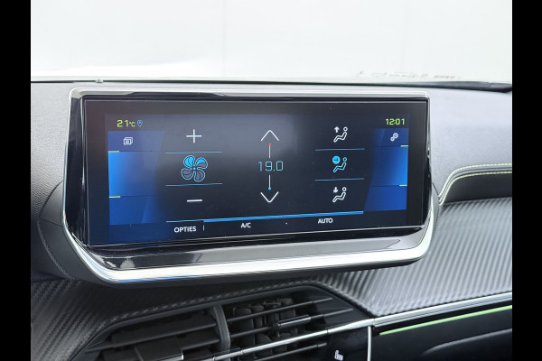 Peugeot e-2008 GT-Line EV50kWh Soh 93% 360Camera Navi Apple Carplay Android Ecc Cruise Control Keyless 1/2Leer Pdc DAB+ Bluetooth Led Connected services Verkeersbord detectie Usb PrivacyGlass 17''LM Regensensor Led Verkeersbord detectie