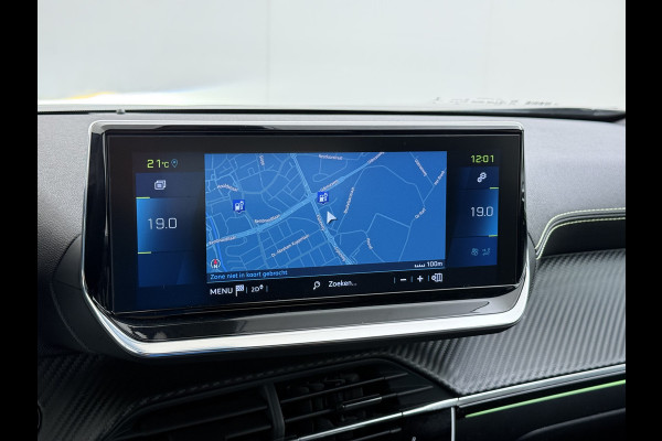 Peugeot e-2008 GT-Line EV50kWh Soh 93% 360Camera Navi Apple Carplay Android Ecc Cruise Control Keyless 1/2Leer Pdc DAB+ Bluetooth Led Connected services Verkeersbord detectie Usb PrivacyGlass 17''LM Regensensor Led Verkeersbord detectie