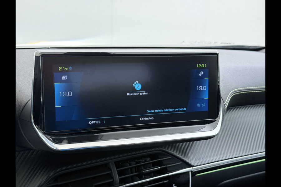 Peugeot e-2008 GT-Line EV50kWh Soh 93% 360Camera Navi Apple Carplay Android Ecc Cruise Control Keyless 1/2Leer Pdc DAB+ Bluetooth Led Connected services Verkeersbord detectie Usb PrivacyGlass 17''LM Regensensor Led Verkeersbord detectie