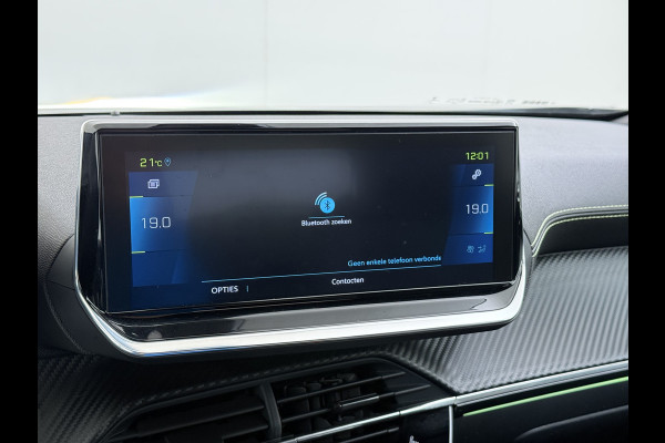 Peugeot e-2008 GT-Line EV50kWh Soh 93% 360Camera Navi Apple Carplay Android Ecc Cruise Control Keyless 1/2Leer Pdc DAB+ Bluetooth Led Connected services Verkeersbord detectie Usb PrivacyGlass 17''LM Regensensor Led Verkeersbord detectie