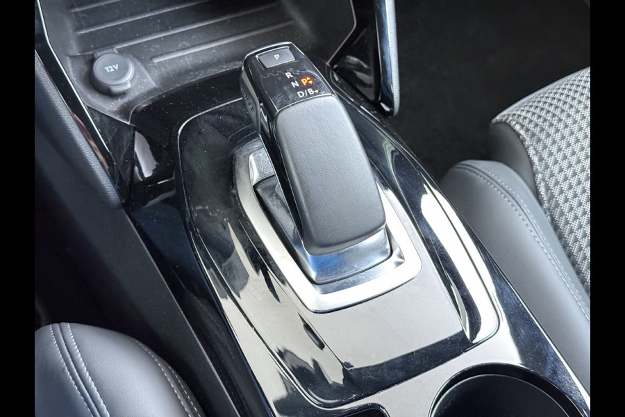 Peugeot e-2008 GT-Line EV50kWh Soh 93% 360Camera Navi Apple Carplay Android Ecc Cruise Control Keyless 1/2Leer Pdc DAB+ Bluetooth Led Connected services Verkeersbord detectie Usb PrivacyGlass 17''LM Regensensor Led Verkeersbord detectie