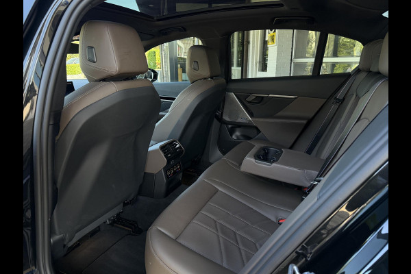 BMW 5 Serie 530e M SPORT PRO | STOELVENTILATIE | PANORAMA | HARMAN KARDON | COMFORTPACK | 21 INCH |