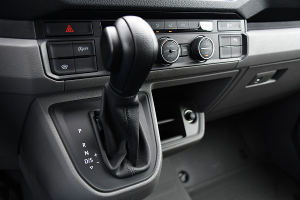 Volkswagen Crafter 35 2.0 TDI L3H2 DC Highline PB Edition Camera, Caplay, LED, 177pk, 2 x Schuifdeur, Clima, Multimedia, Voorruit verwarming, Automaat, Uniek!