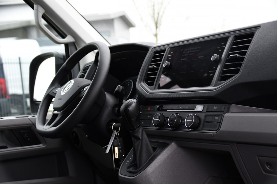 Volkswagen Crafter 35 2.0 TDI L3H2 DC Highline PB Edition Camera, Caplay, LED, 177pk, 2 x Schuifdeur, Clima, Multimedia, Voorruit verwarming, Automaat, Uniek!