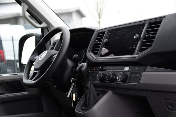 Volkswagen Crafter 35 2.0 TDI L3H2 DC Highline PB Edition Camera, Caplay, LED, 177pk, 2 x Schuifdeur, Clima, Multimedia, Voorruit verwarming, Automaat, Uniek!
