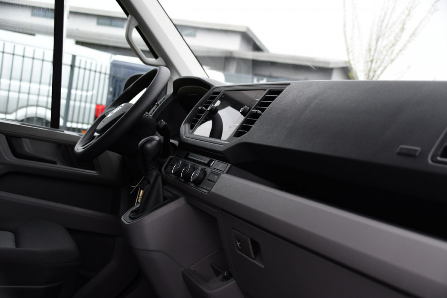Volkswagen Crafter 35 2.0 TDI L3H2 DC Highline PB Edition Camera, Caplay, LED, 177pk, 2 x Schuifdeur, Clima, Multimedia, Voorruit verwarming, Automaat, Uniek!