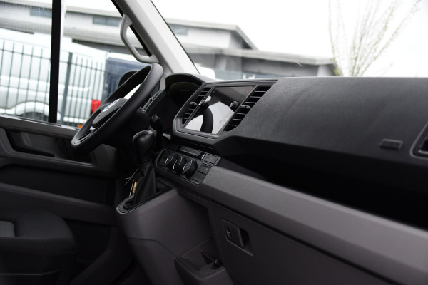 Volkswagen Crafter 35 2.0 TDI L3H2 DC Highline PB Edition Camera, Caplay, LED, 177pk, 2 x Schuifdeur, Clima, Multimedia, Voorruit verwarming, Automaat, Uniek!