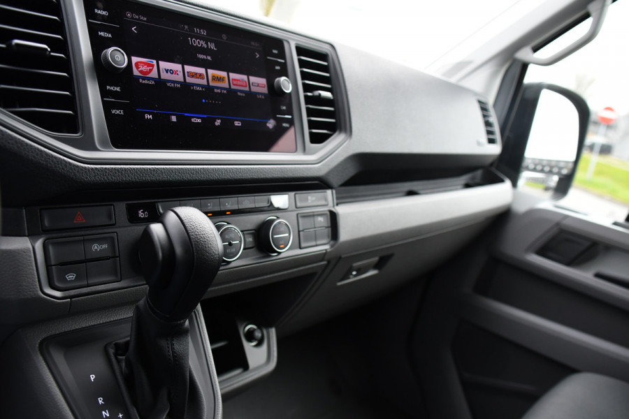Volkswagen Crafter 35 2.0 TDI L3H2 DC Highline PB Edition Camera, Caplay, LED, 177pk, 2 x Schuifdeur, Clima, Multimedia, Voorruit verwarming, Automaat, Uniek!