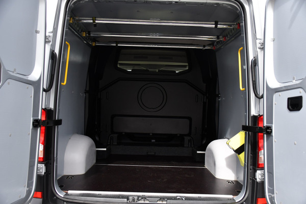 Volkswagen Crafter 35 2.0 TDI L3H2 DC Highline PB Edition Camera, Caplay, LED, 177pk, 2 x Schuifdeur, Clima, Multimedia, Voorruit verwarming, Automaat, Uniek!