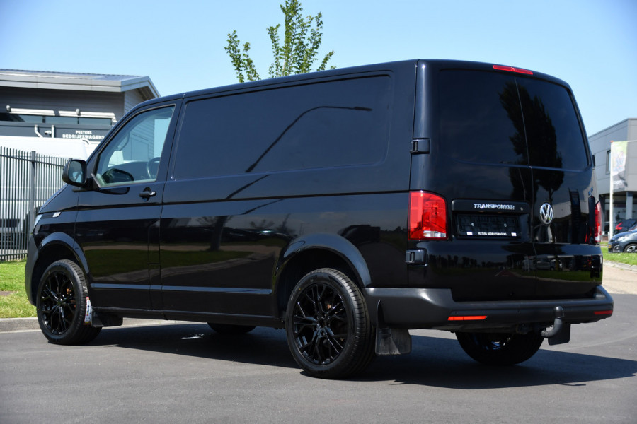 Volkswagen Transporter 2.0 TDI L1H1 30 Black Edition Cruise, Carplay, 150PK, Automaat, Standkachel, Stoelverwarming, Sensoren, Trekhaak