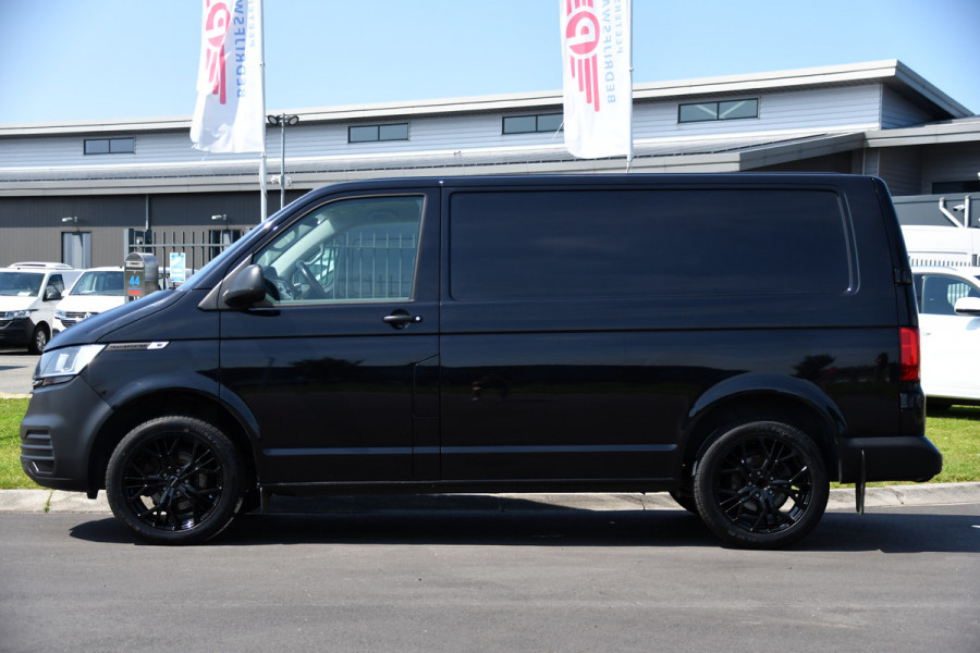 Volkswagen Transporter 2.0 TDI L1H1 30 Black Edition Cruise, Carplay, 150PK, Automaat, Standkachel, Stoelverwarming, Sensoren, Trekhaak