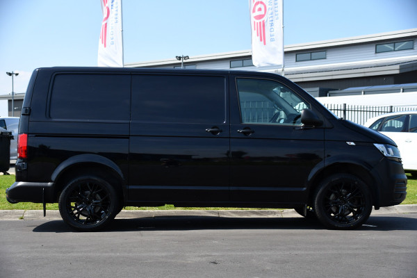 Volkswagen Transporter 2.0 TDI L1H1 30 Black Edition Cruise, Carplay, 150PK, Automaat, Standkachel, Stoelverwarming, Sensoren, Trekhaak