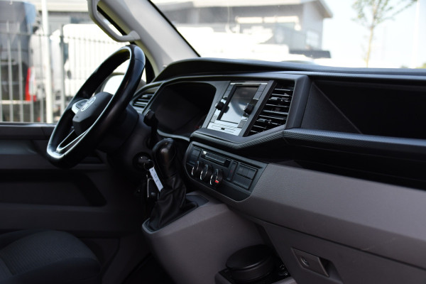 Volkswagen Transporter 2.0 TDI L1H1 30 Black Edition Cruise, Carplay, 150PK, Automaat, Standkachel, Stoelverwarming, Sensoren, Trekhaak