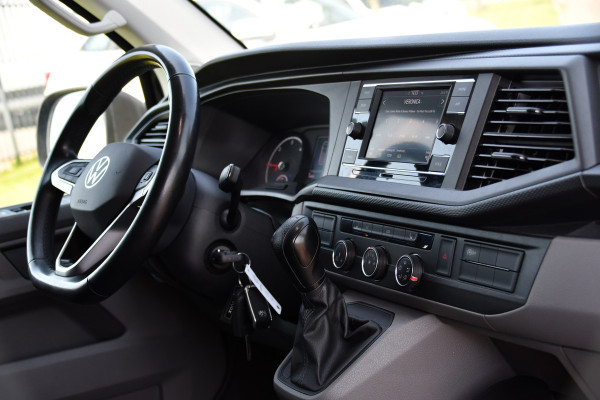 Volkswagen Transporter 2.0 TDI L1H1 30 Black Edition Cruise, Carplay, 150PK, Automaat, Standkachel, Stoelverwarming, Sensoren, Trekhaak