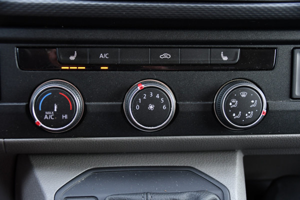 Volkswagen Transporter 2.0 TDI L1H1 30 Black Edition Cruise, Carplay, 150PK, Automaat, Standkachel, Stoelverwarming, Sensoren, Trekhaak
