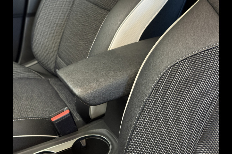 Renault Captur 1.3 TCe 155 Edition One | Pano | 360 Camera | Stoel&Stuurverwarming | 18" |  Groot Navi | ACC | Dodehoek | 100% onderhouden!