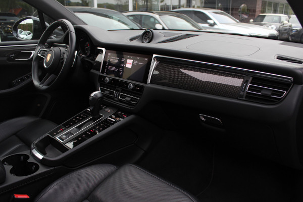 Porsche Macan 2.0 / Panoramadak / Camera / Carbon intr. / Matrix LED / Leder / 21'' / Sportchrono / Bose / CarPlay / Stoelventilatie+Verwarming / Stuurverwarming / Dodehoek / DAB / ACC