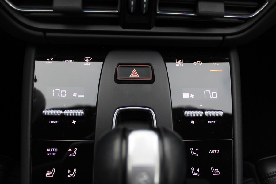 Porsche Macan 2.0 / Panoramadak / Camera / Carbon intr. / Matrix LED / Leder / 21'' / Sportchrono / Bose / CarPlay / Stoelventilatie+Verwarming / Stuurverwarming / Dodehoek / DAB / ACC