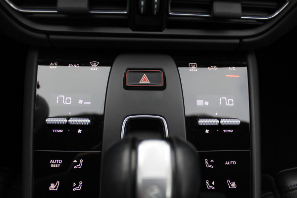Porsche Macan 2.0 / Panoramadak / Camera / Carbon intr. / Matrix LED / Leder / 21'' / Sportchrono / Bose / CarPlay / Stoelventilatie+Verwarming / Stuurverwarming / Dodehoek / DAB / ACC