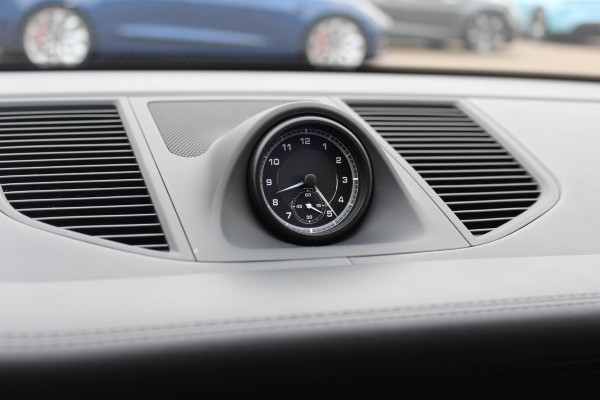 Porsche Macan 2.0 / Panoramadak / Camera / Carbon intr. / Matrix LED / Leder / 21'' / Sportchrono / Bose / CarPlay / Stoelventilatie+Verwarming / Stuurverwarming / Dodehoek / DAB / ACC