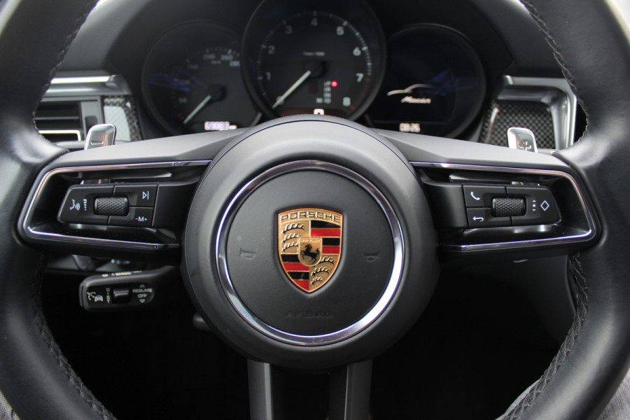 Porsche Macan 2.0 / Panoramadak / Camera / Carbon intr. / Matrix LED / Leder / 21'' / Sportchrono / Bose / CarPlay / Stoelventilatie+Verwarming / Stuurverwarming / Dodehoek / DAB / ACC