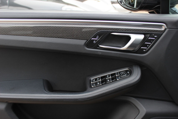 Porsche Macan 2.0 / Panoramadak / Camera / Carbon intr. / Matrix LED / Leder / 21'' / Sportchrono / Bose / CarPlay / Stoelventilatie+Verwarming / Stuurverwarming / Dodehoek / DAB / ACC