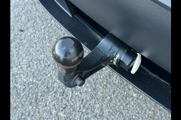 Tesla Model Y Long Range AWD 75 kWh, parelmoer wit, afneembare trekhaak, panoramadak, 1 e eigenaar, NL auto met nap