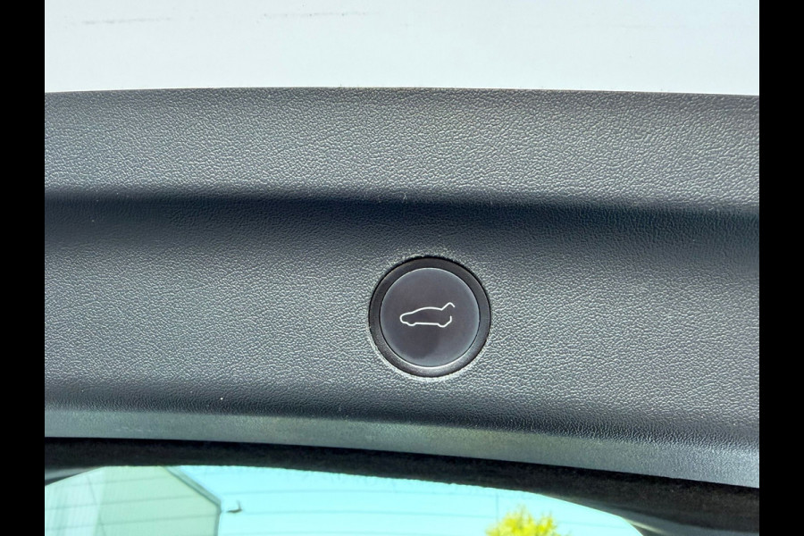 Tesla Model Y Long Range AWD 75 kWh, parelmoer wit, afneembare trekhaak, panoramadak, 1 e eigenaar, NL auto met nap