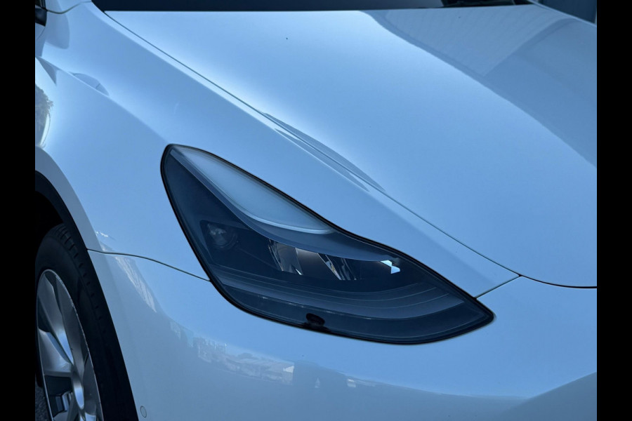 Tesla Model Y Long Range AWD 75 kWh, parelmoer wit, afneembare trekhaak, panoramadak, 1 e eigenaar, NL auto met nap